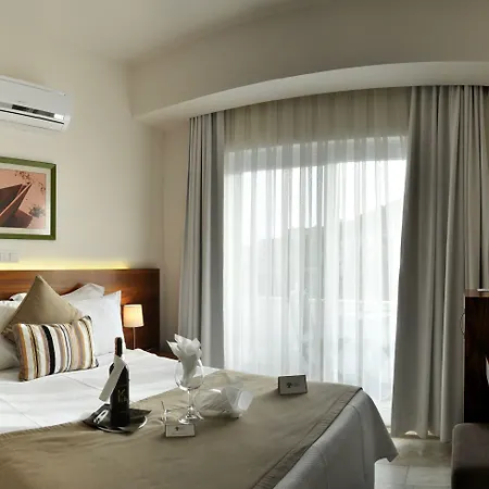 מלון Olea Nova 3*